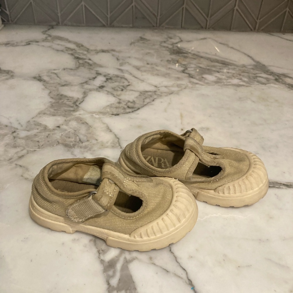 $13 ADD ON Zara Baby Cream Strap Velcro Sneakers 5.5c h&m vans converse adidas